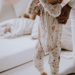 sparkedragt/onesie med to-vejslynlås med søde safari dyr