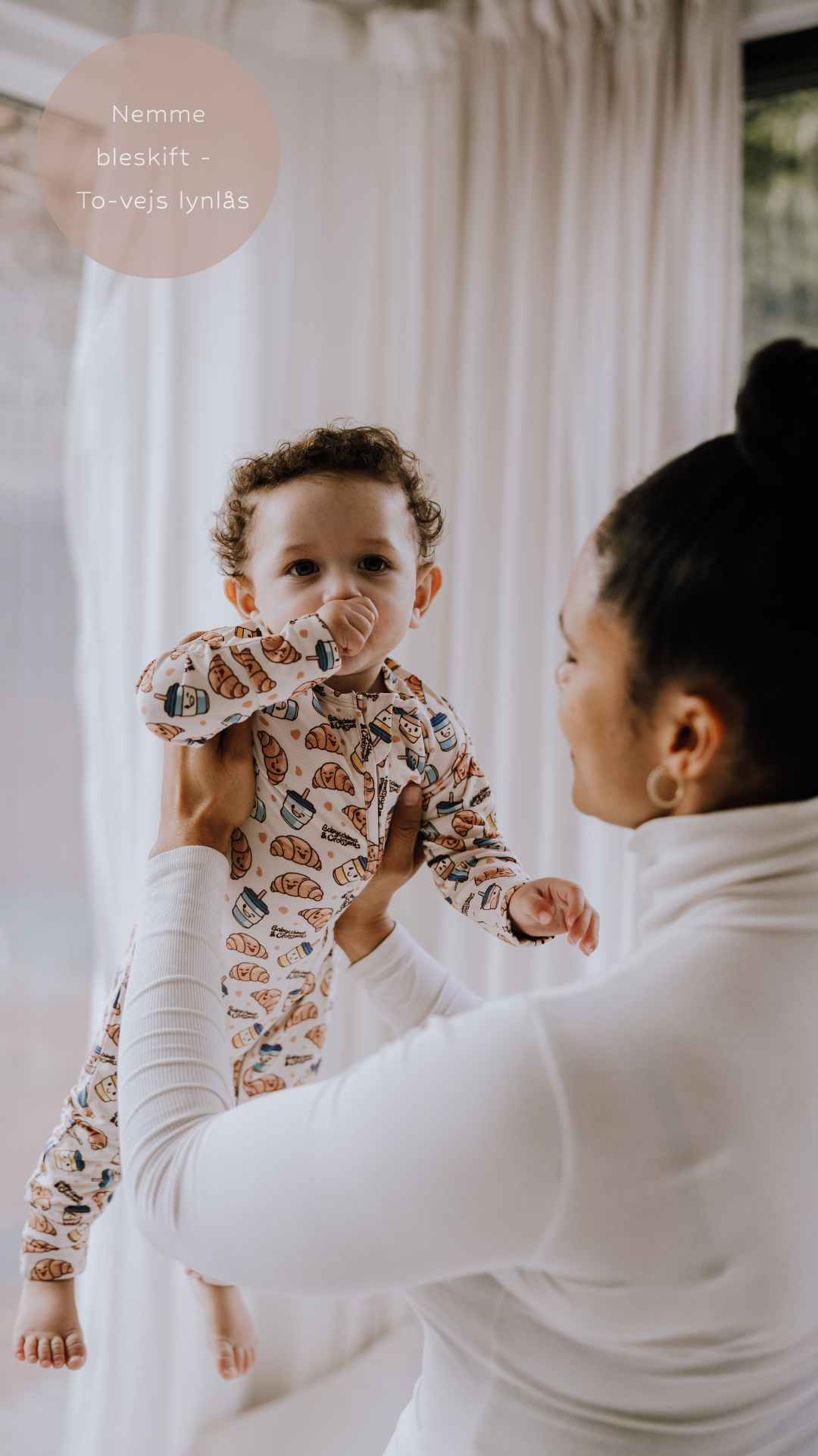 Onesie med lynlås - Babycchinos & croissants print