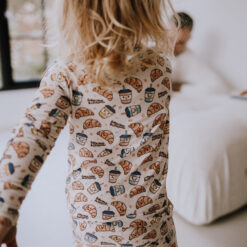 Pyjamassæt i bambusviskose  - Babycchinos and croissants