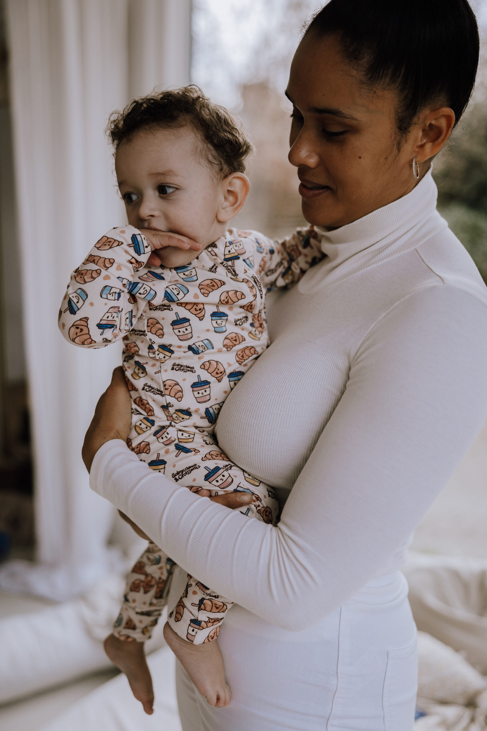Babycchinos and croissants - onesie med lynlås